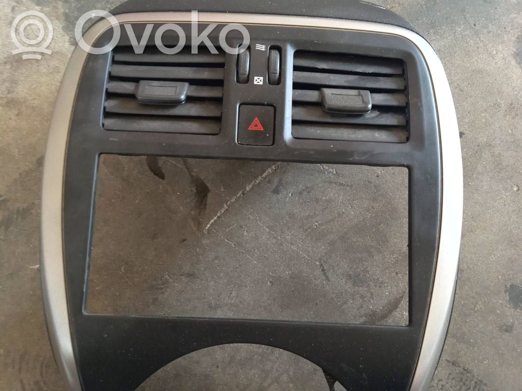 Nissan Micra Kita salono detalė 