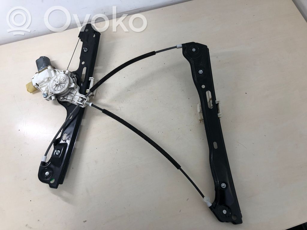 BMW 1 E81 E87 Front door window regulator with motor 