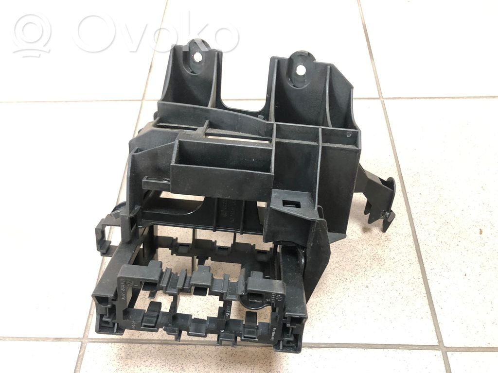 Audi Q5 SQ5 8R Relay mounting block 