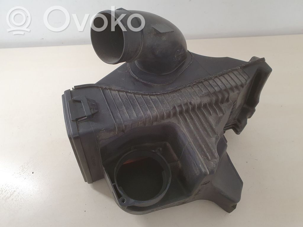 Renault Clio III Air filter box 