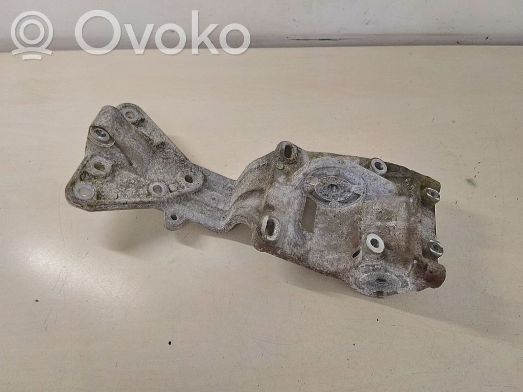 Volvo C30 Generator/alternator bracket 