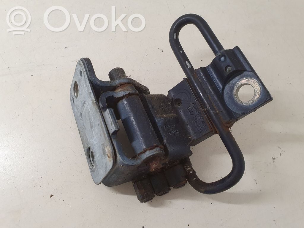 Audi A6 S6 C6 4F Front door lower hinge 