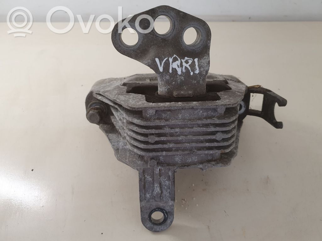 Opel Astra J Engine mount bracket 