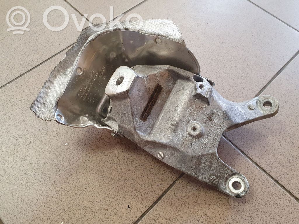 Audi Q5 SQ5 8R Engine mounting bracket 