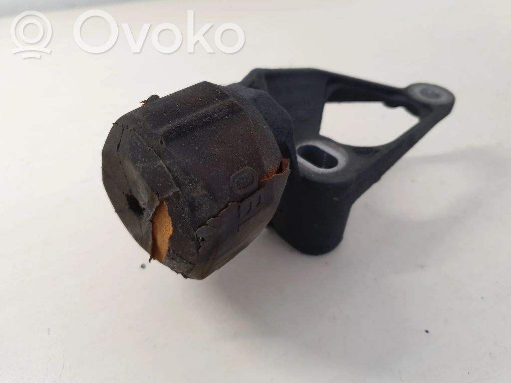 Engine mount bracket   8K0199343C