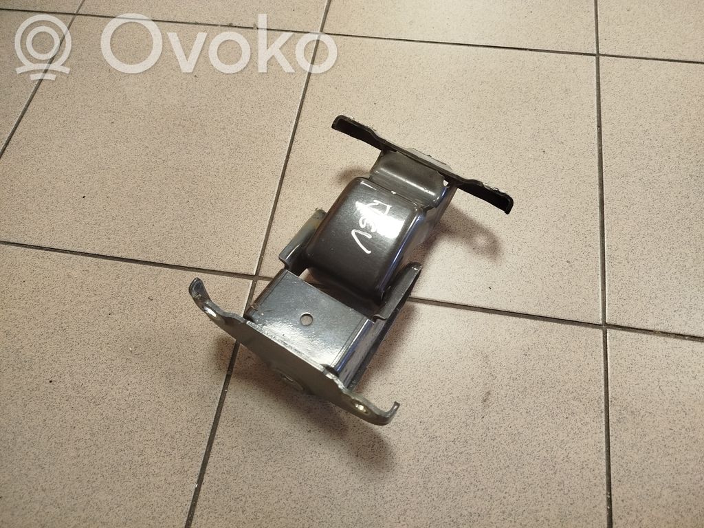 Opel Vivaro Loading door lower hinge 