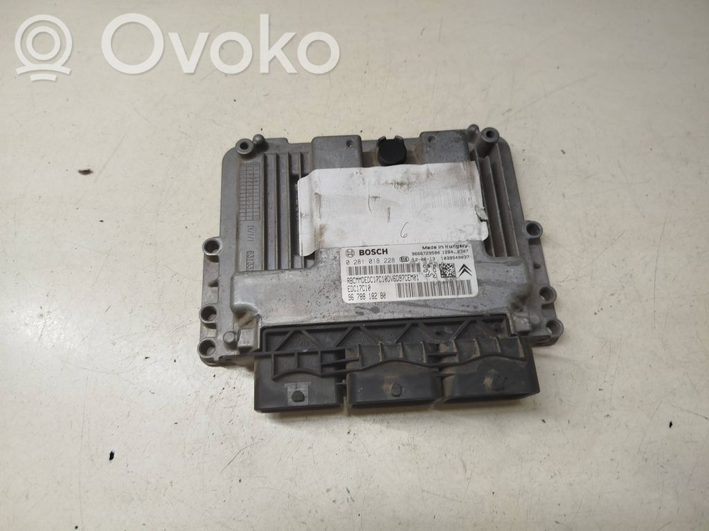 Peugeot 208 I Engine control unit/module 