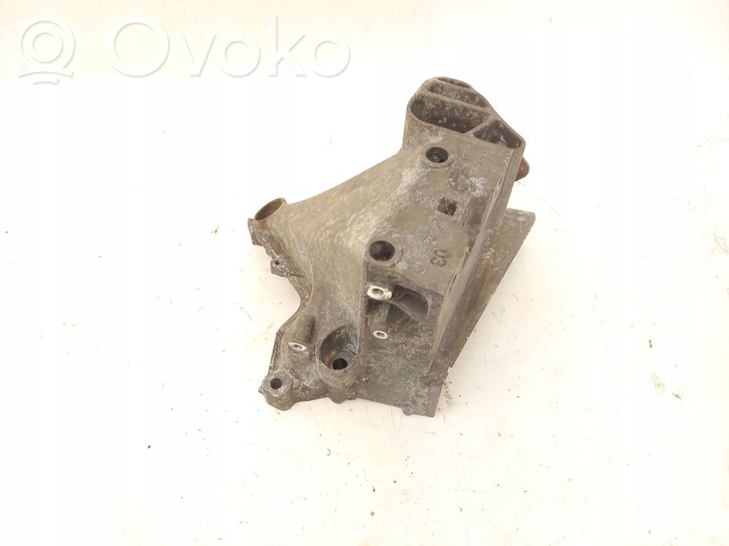 Volkswagen Polo VI Engine mount bracket 