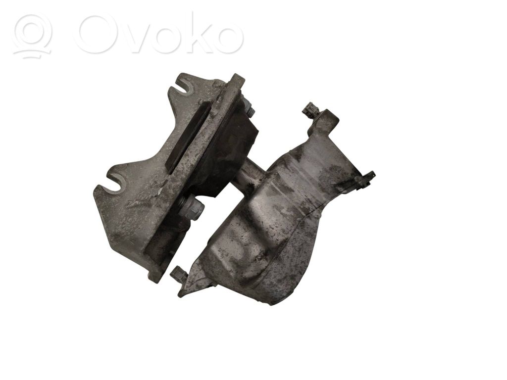 Dacia Duster Engine mount bracket 