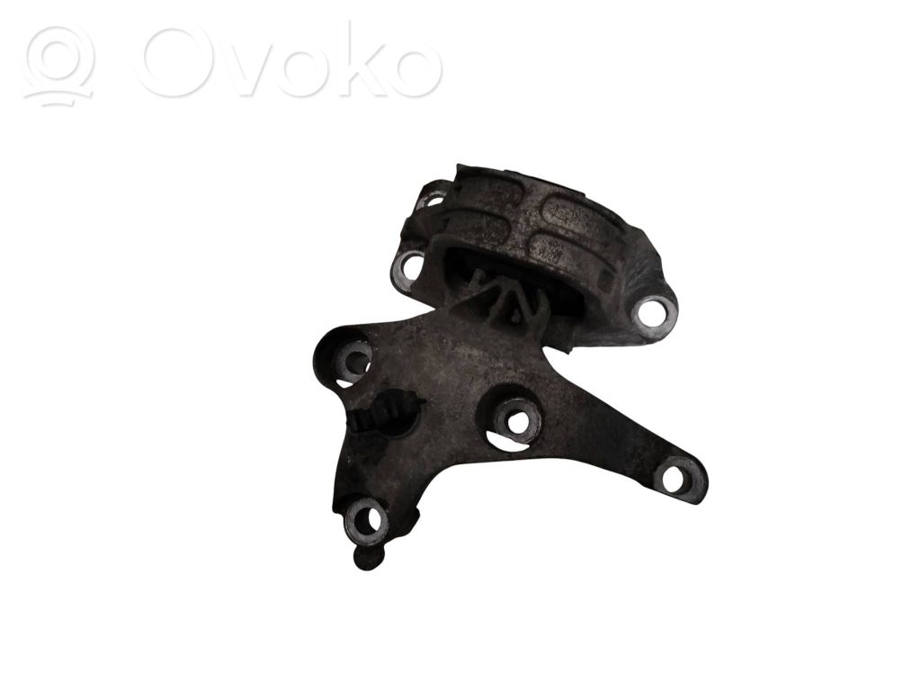 Dacia Duster Engine mount bracket 