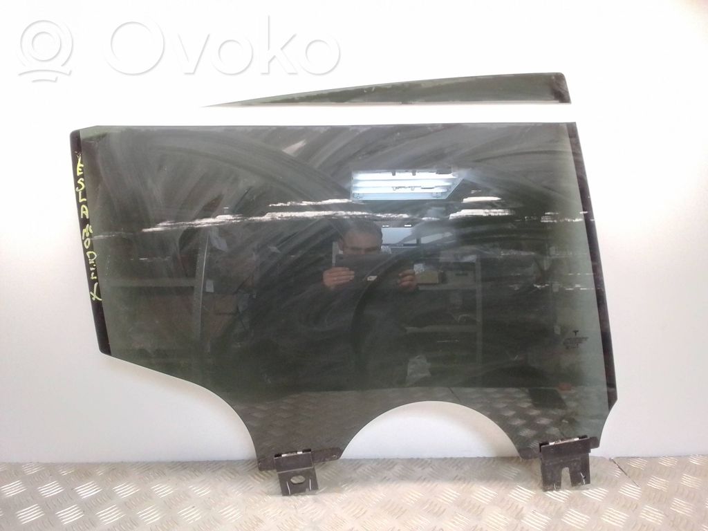 Takaoven ikkunalasi
