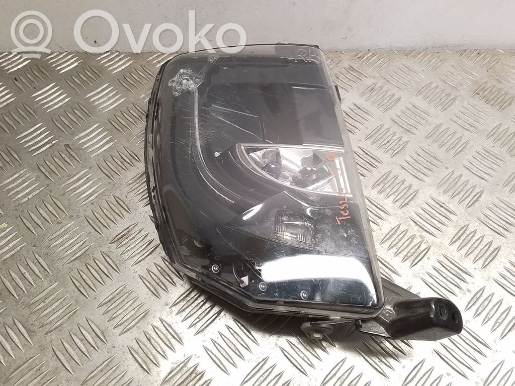 Tesla Model S Priešrūkinis žibintas priekyje 