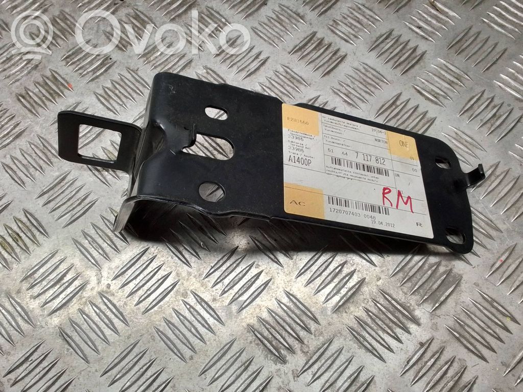 Radiator mount bracket   7117812