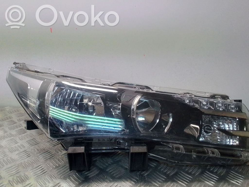 Toyota Corolla E160 E170 Phare frontale 