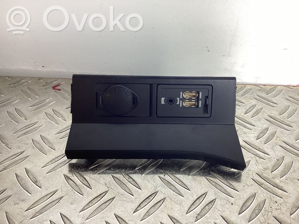 Enchufe conector USB   8619078010,5893248030