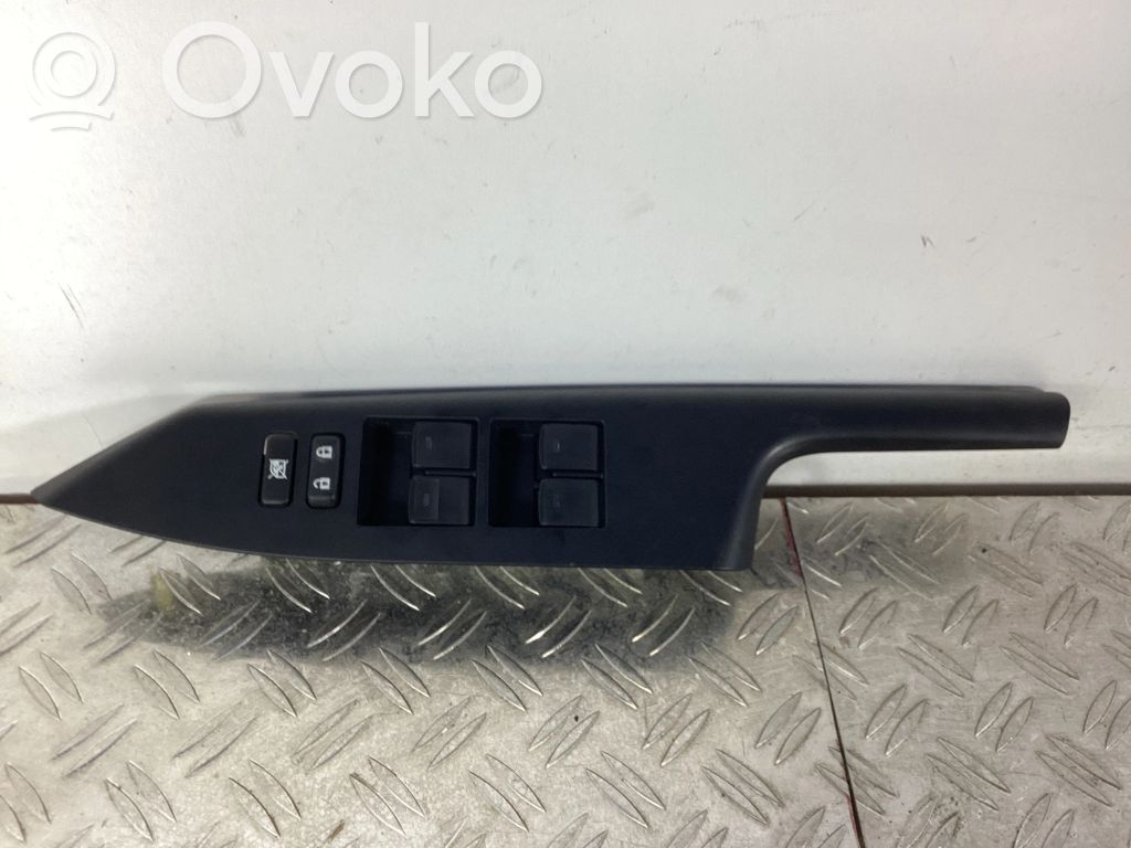 Lexus CT 200H Electric window control switch 