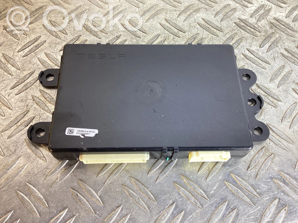 Tesla Model S Air suspension control unit module (rear) 