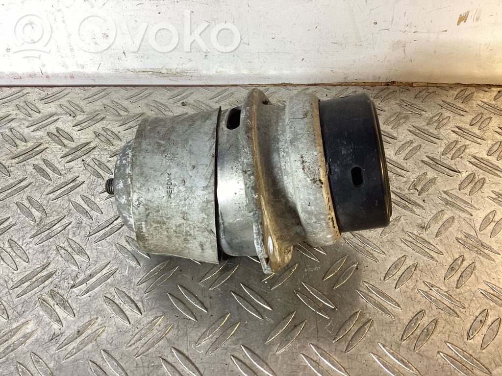 Engine mount bracket   7P6199131C