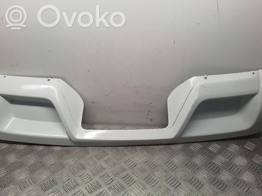 Porsche Cayenne (92A) Moldura inferior del parachoques trasero 