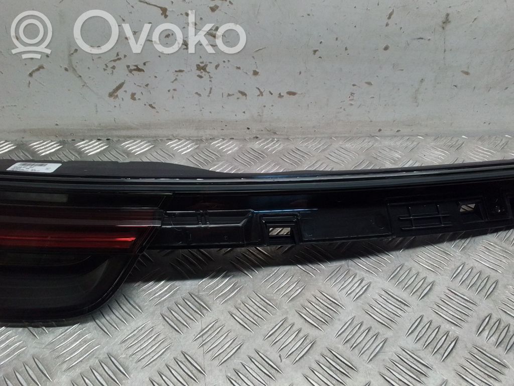 Porsche Panamera (971) Lampă spate în capacul portbagajului 