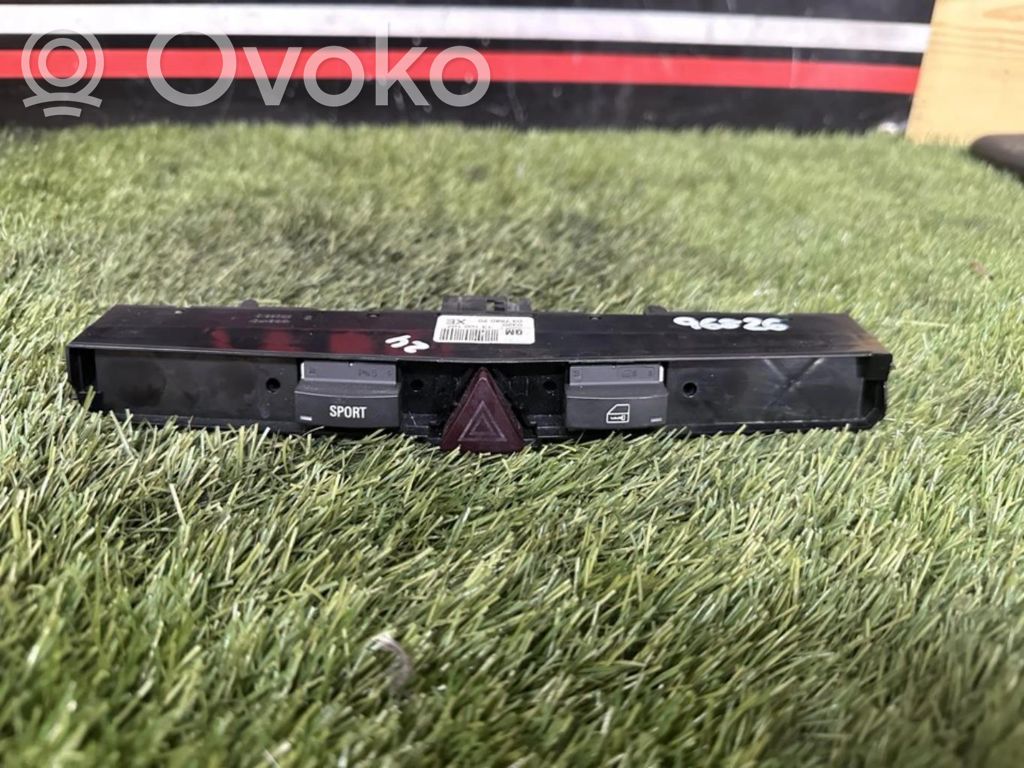 Opel Astra H Hazard light switch 