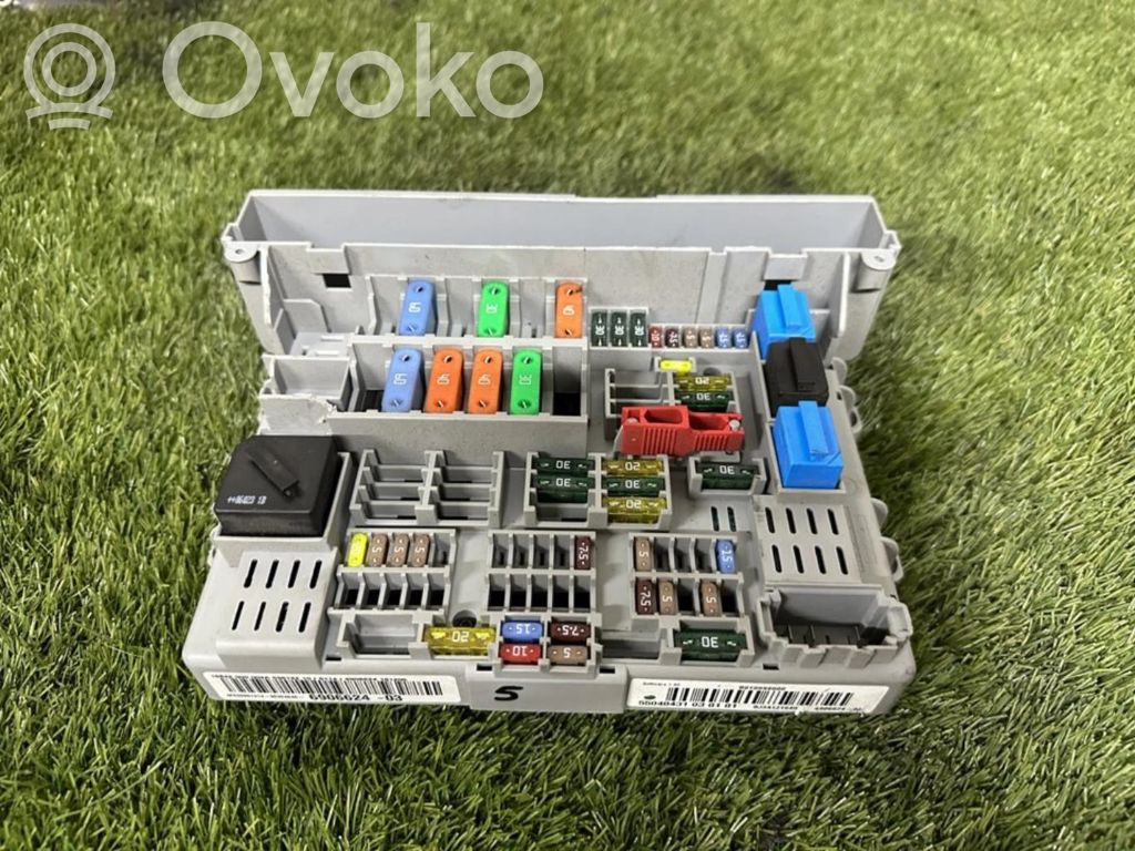 BMW 1 E81 E87 Fuse module 