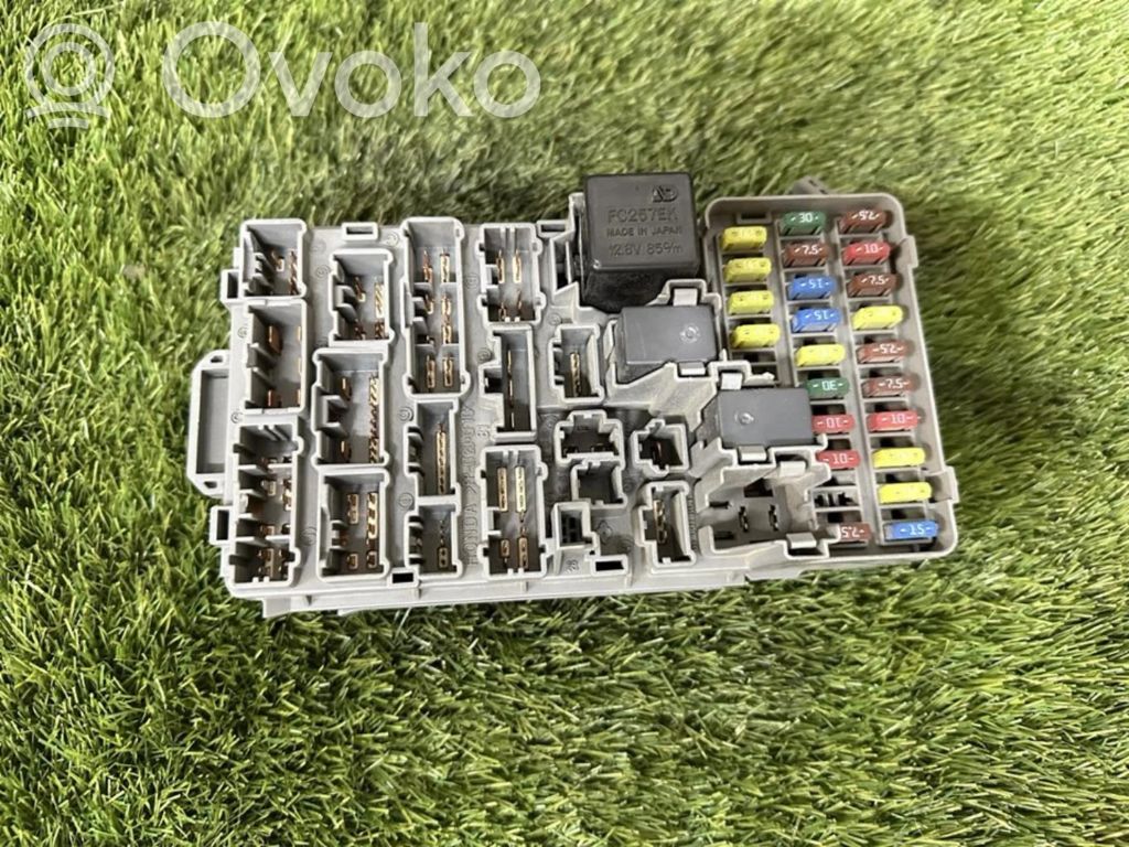 Honda Civic Ramka / Moduł bezpieczników 