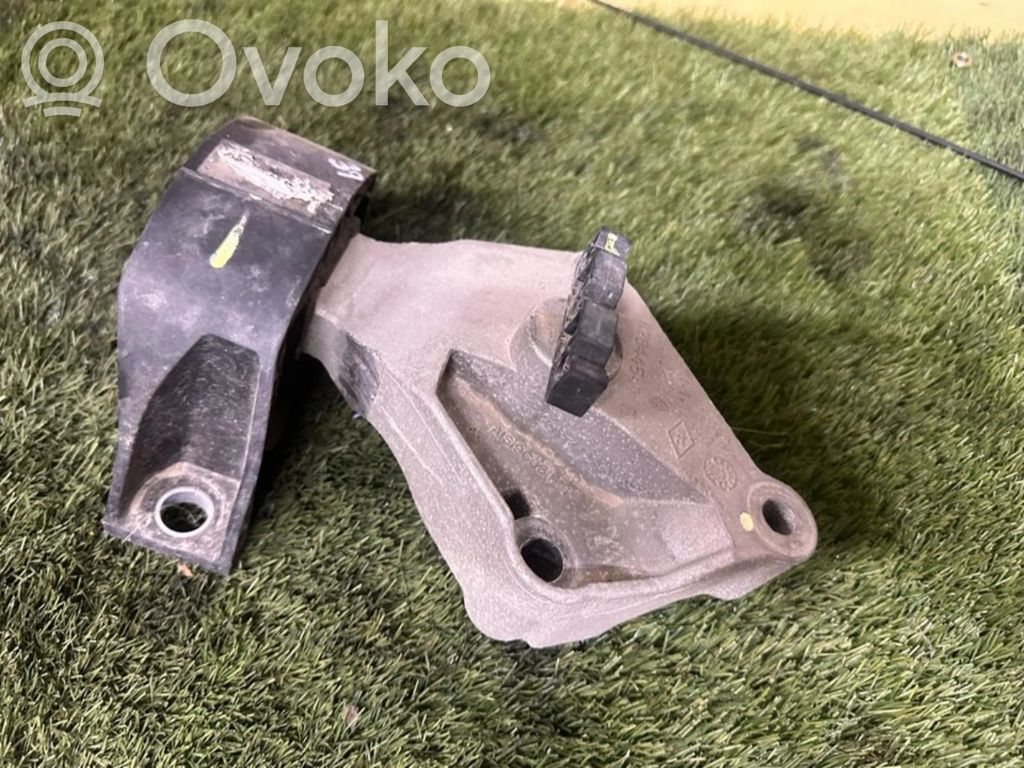 Renault Sandero I Engine mounting bracket 