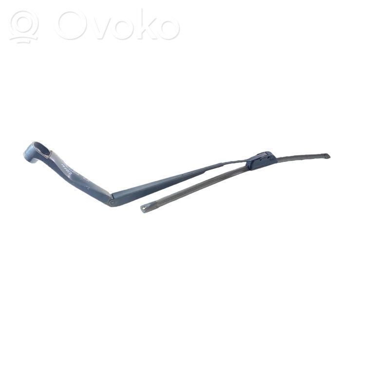 Chevrolet Camaro Front wiper blade arm 