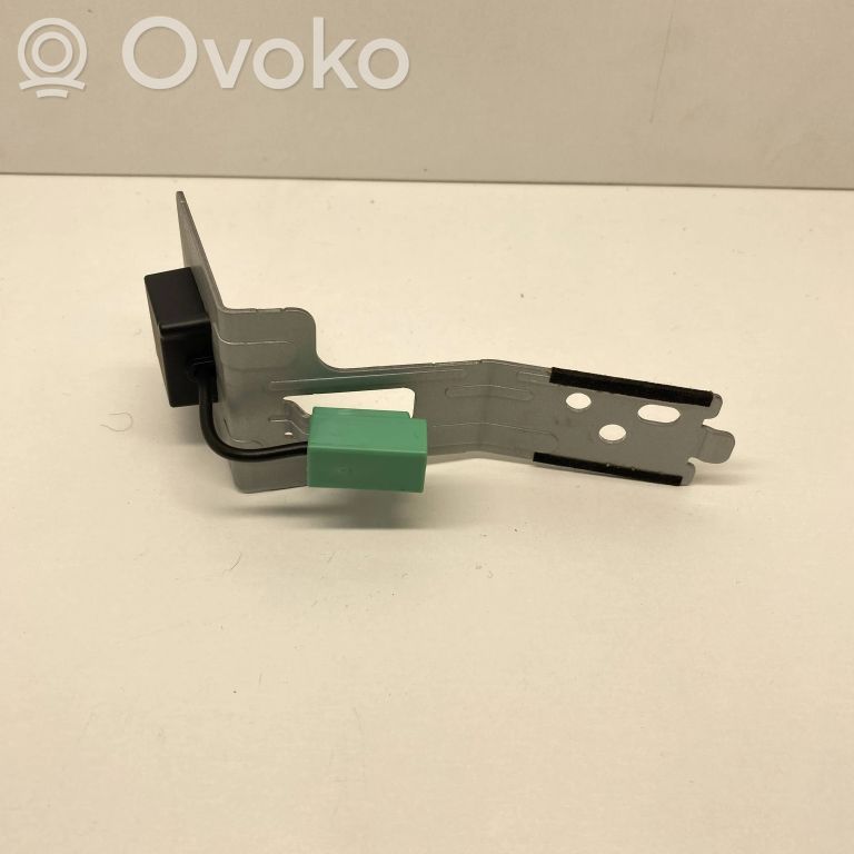 Mazda CX-5 II GPS-pystyantenni 
