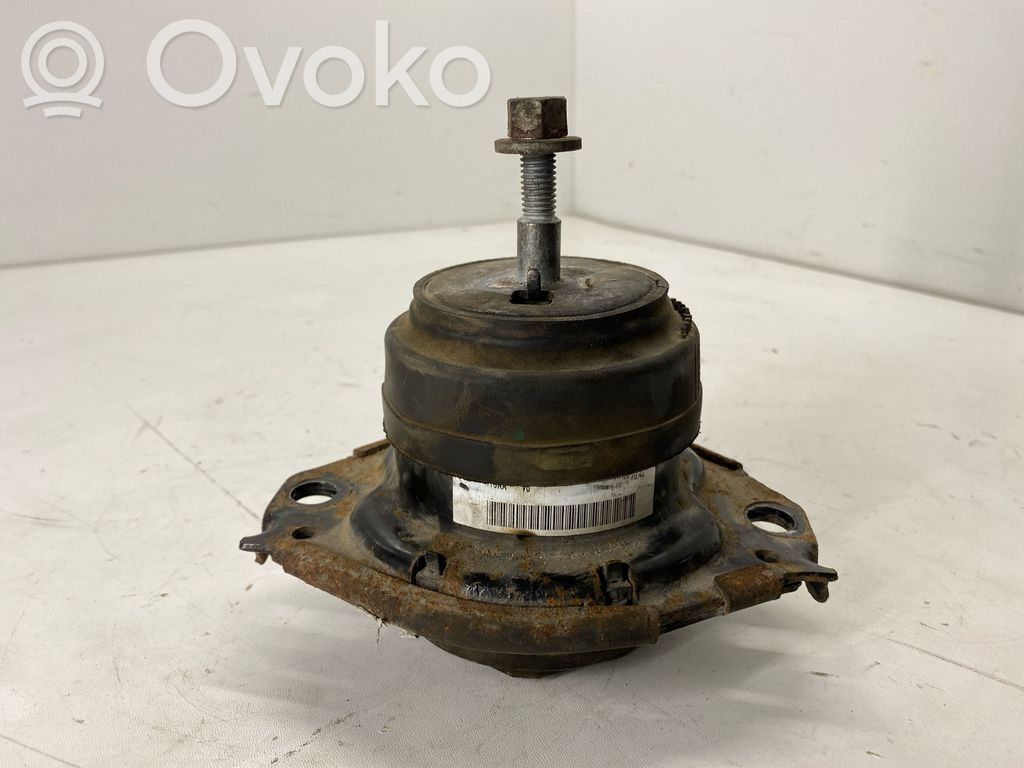 Jeep Grand Cherokee Engine mount bracket 