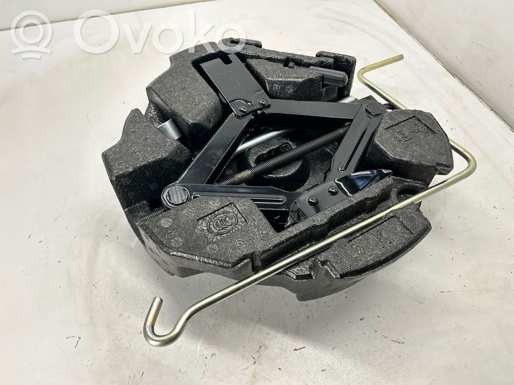 Subaru Forester SK Supporto di montaggio ruota di scorta 