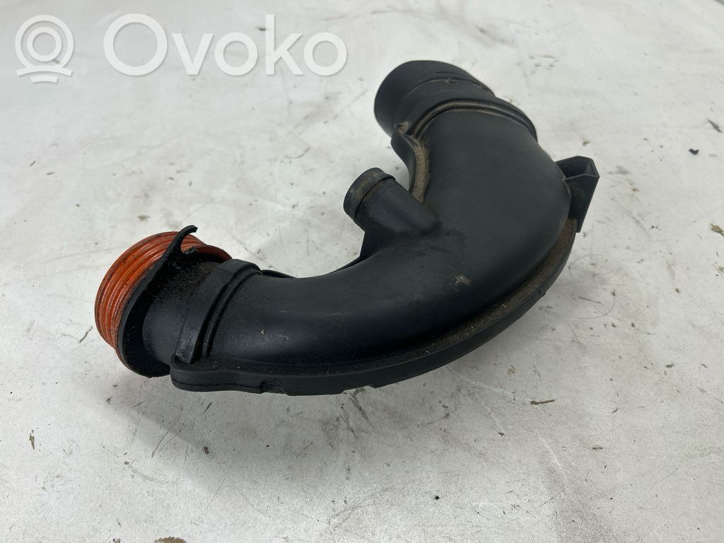 BMW 5 F10 F11 Ilmanoton kanavan osa 