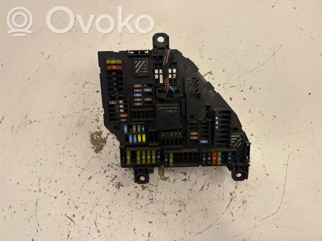 BMW X3 F25 Ramka / Moduł bezpieczników 