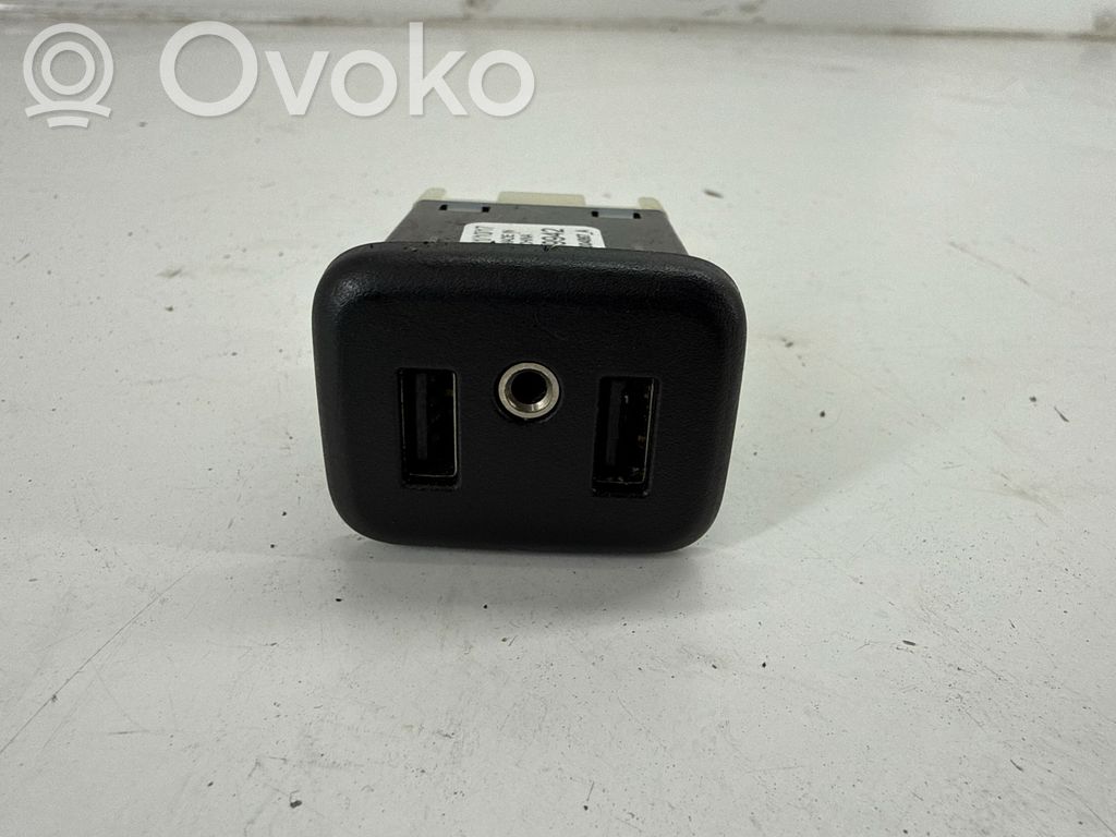Chevrolet Camaro USB socket connector 