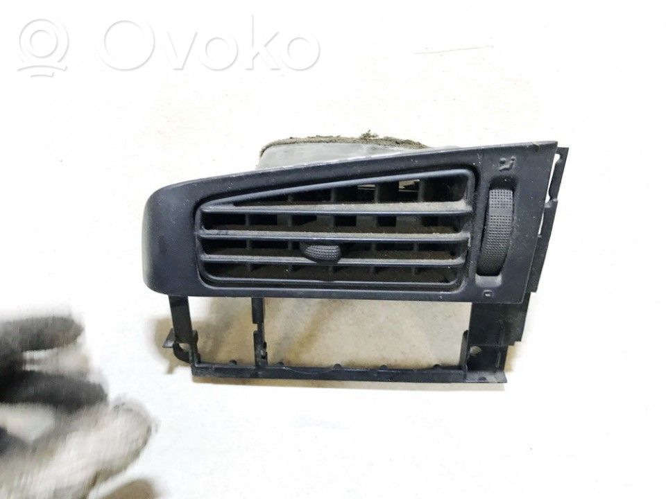 Volkswagen Vento Rejilla de ventilación central del panel