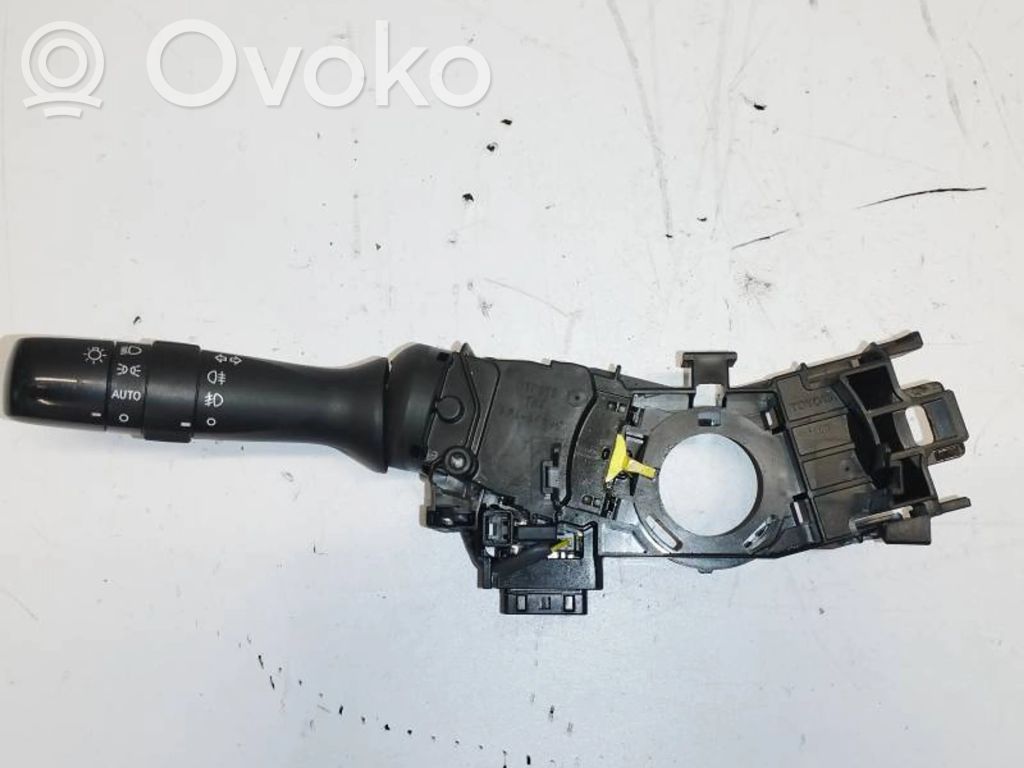 Toyota Avensis T270 Manetă semnalizator 