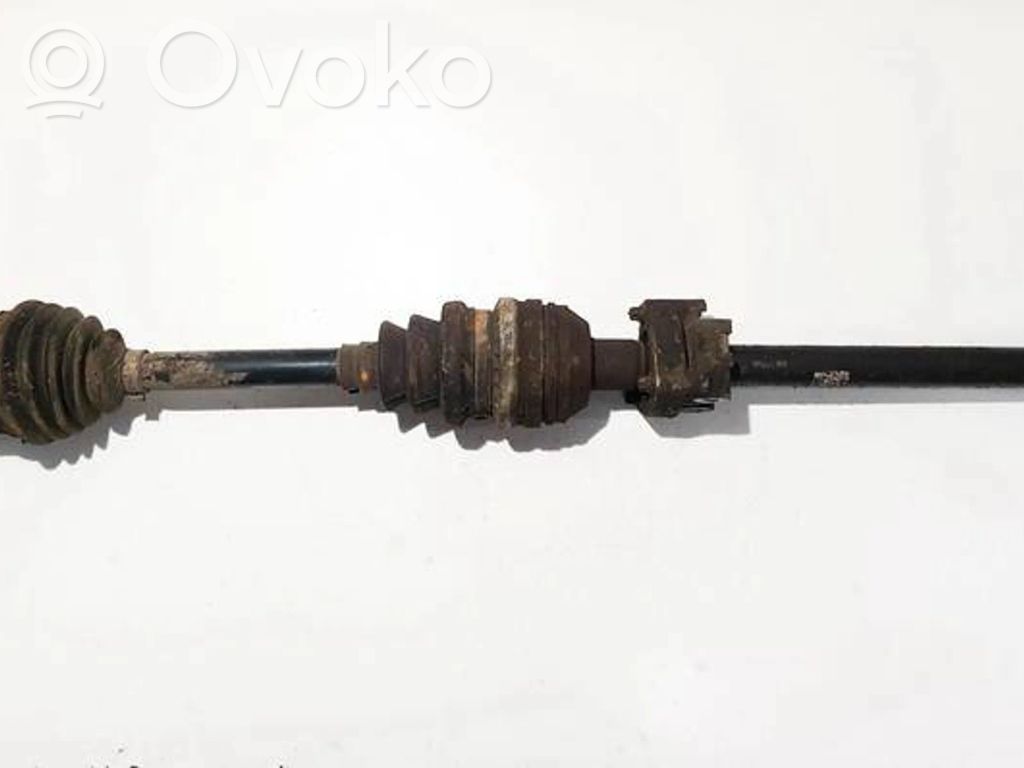 Etuvetoakseli
