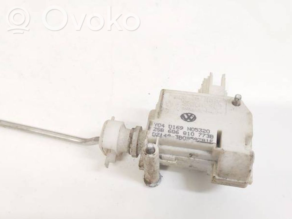 Volkswagen Polo Silniczek / Siłownik zamka centralnego 