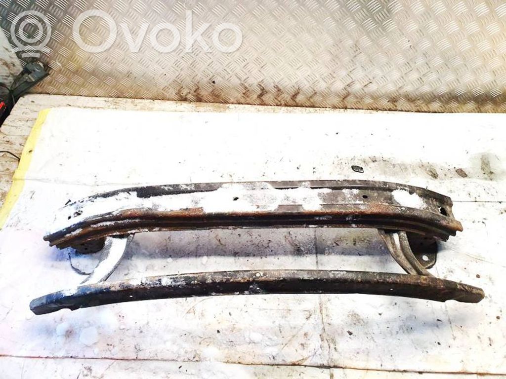 Travesaño del parachoques delantero
