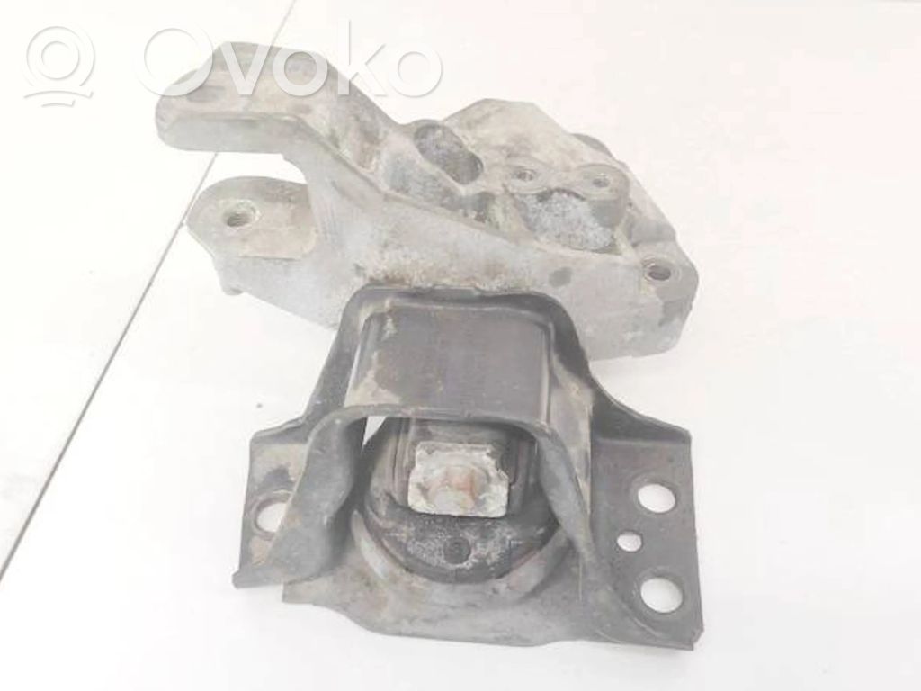 Nissan Primera Engine mount bracket 