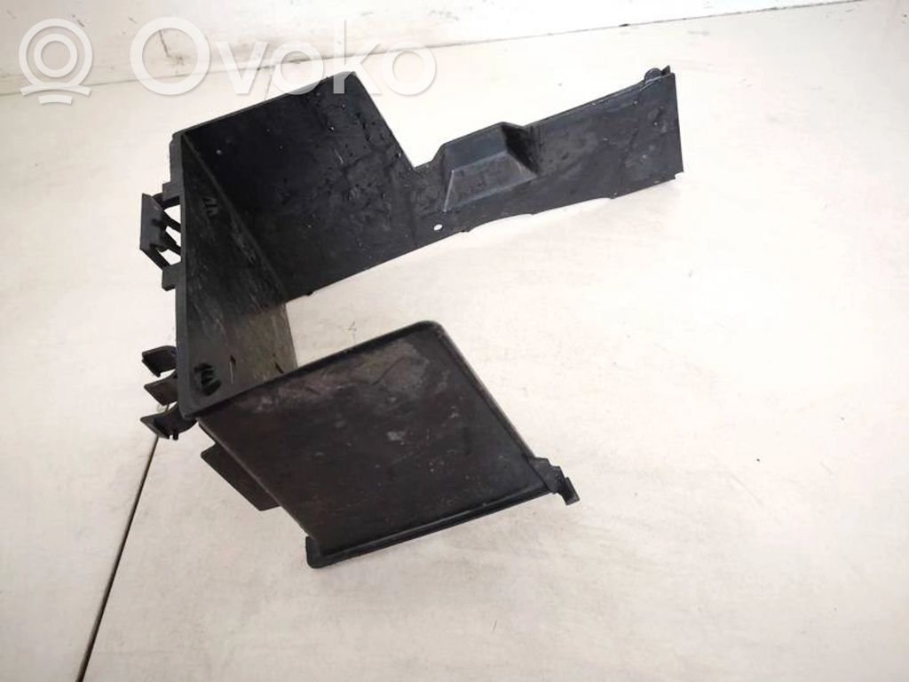 Volvo V50 Akkulaatikon alusta 