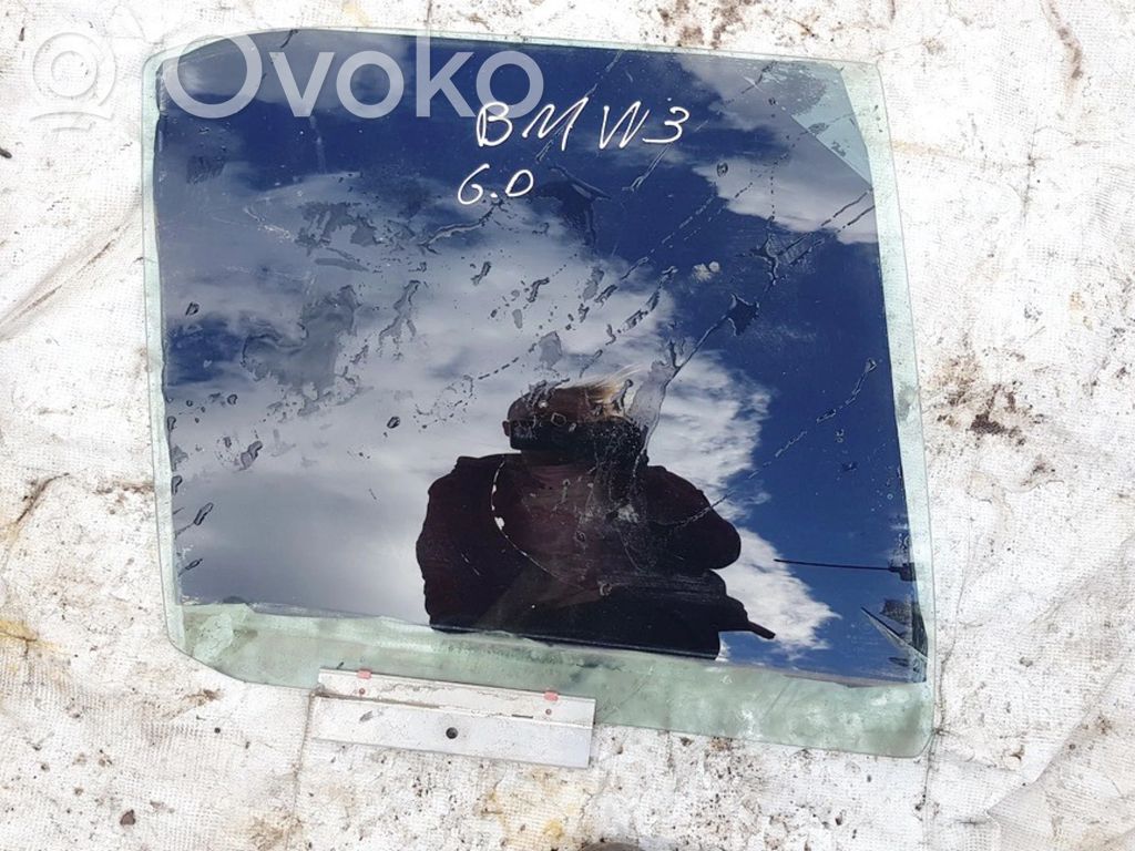 aizmugurējo durvju stikls