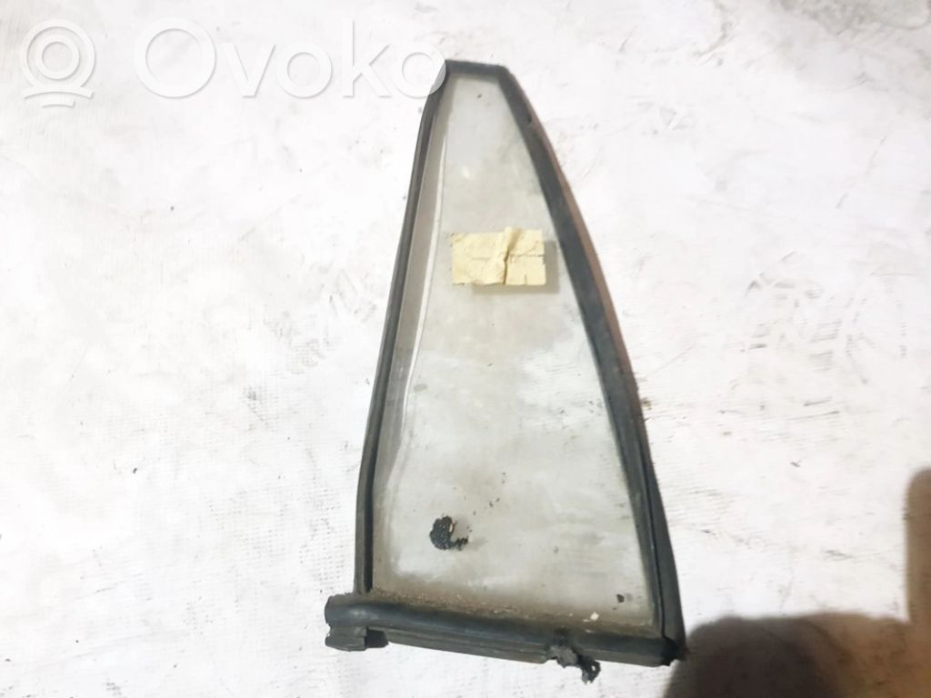 Takakulmaikkunan ikkunalasi