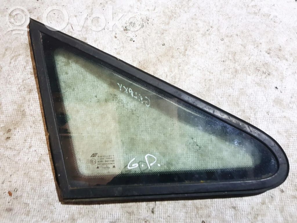Front triangle window/glass