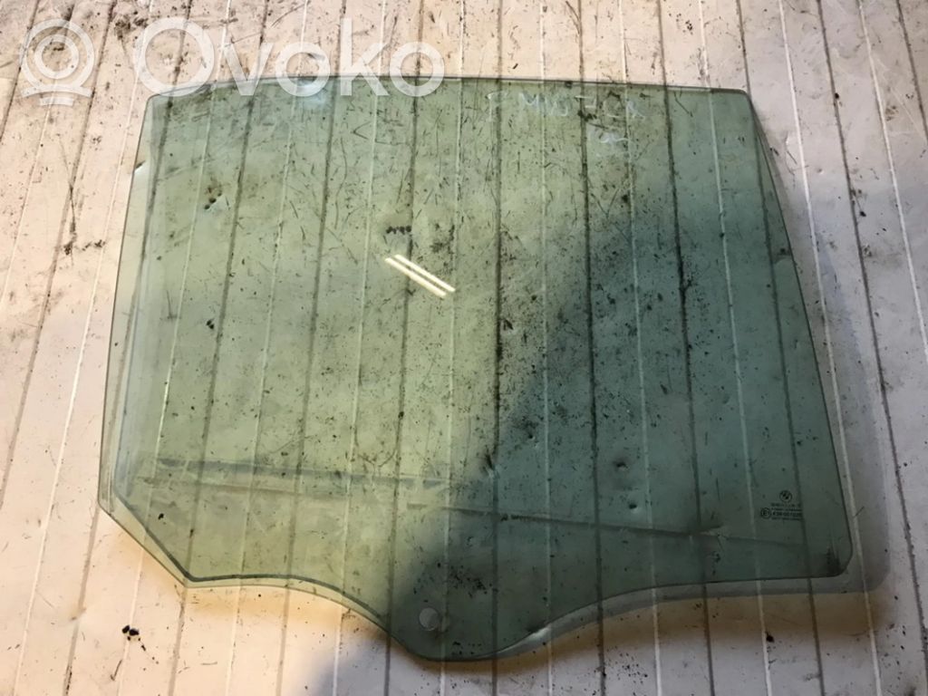 Luna de la puerta trasera