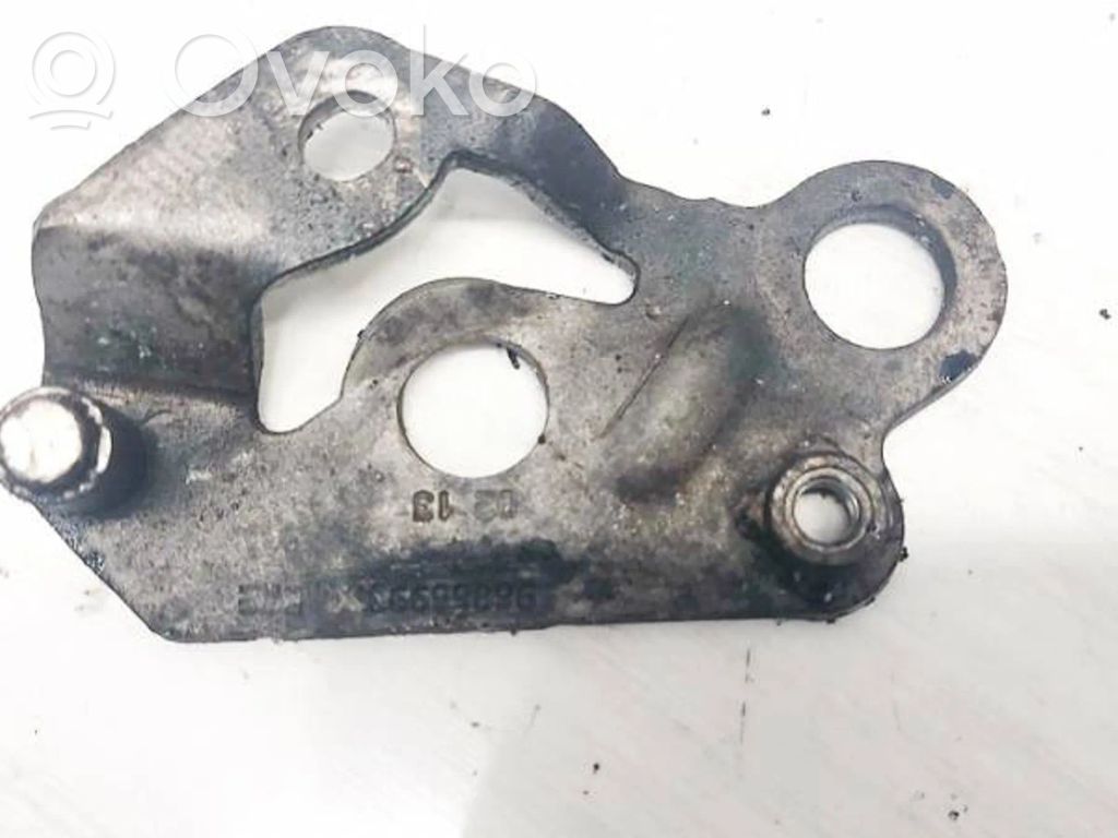 Volvo S80 Engine mounting bracket 