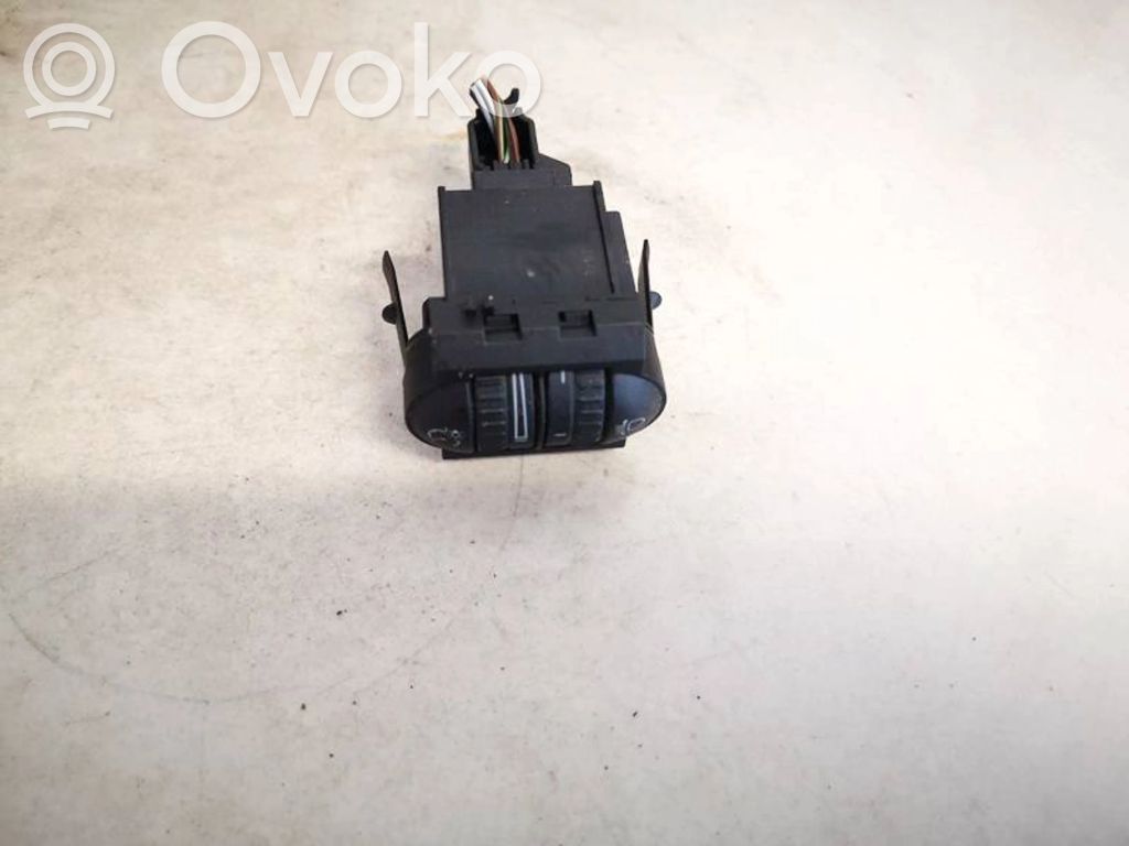 Volkswagen Golf V Przycisk / Pokrętło regulacji świateł 
