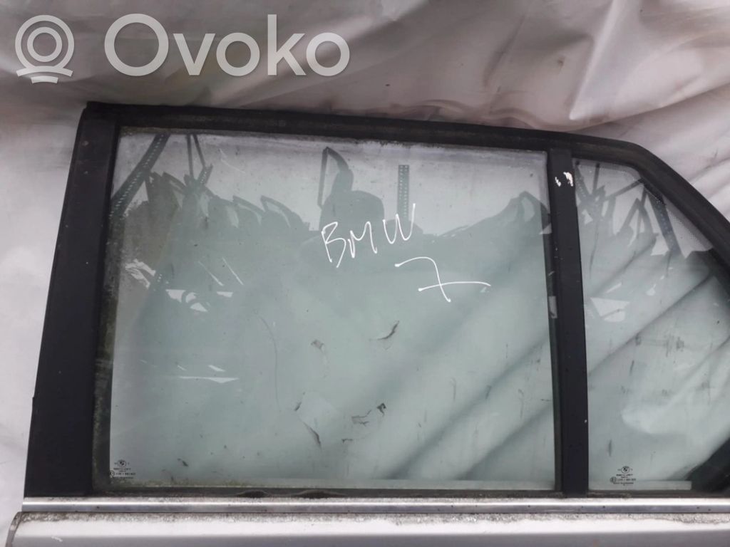 BMW 7 E32 aizmugurējo durvju stikls 