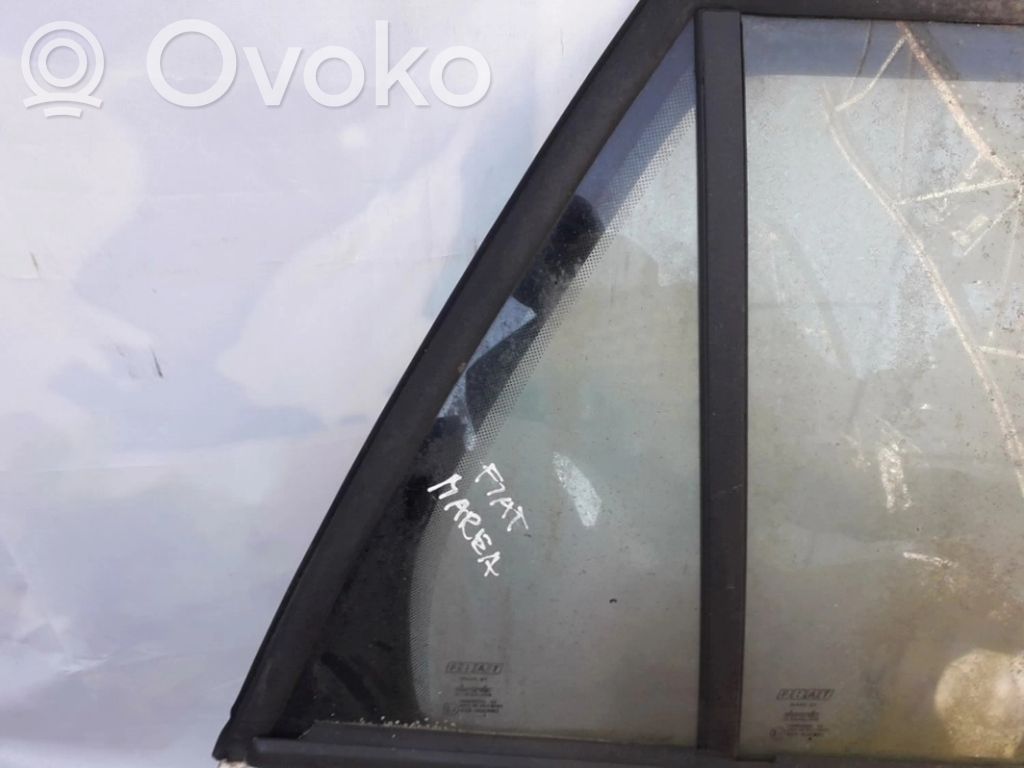 Ventanilla de ventilación de la puerta trasera